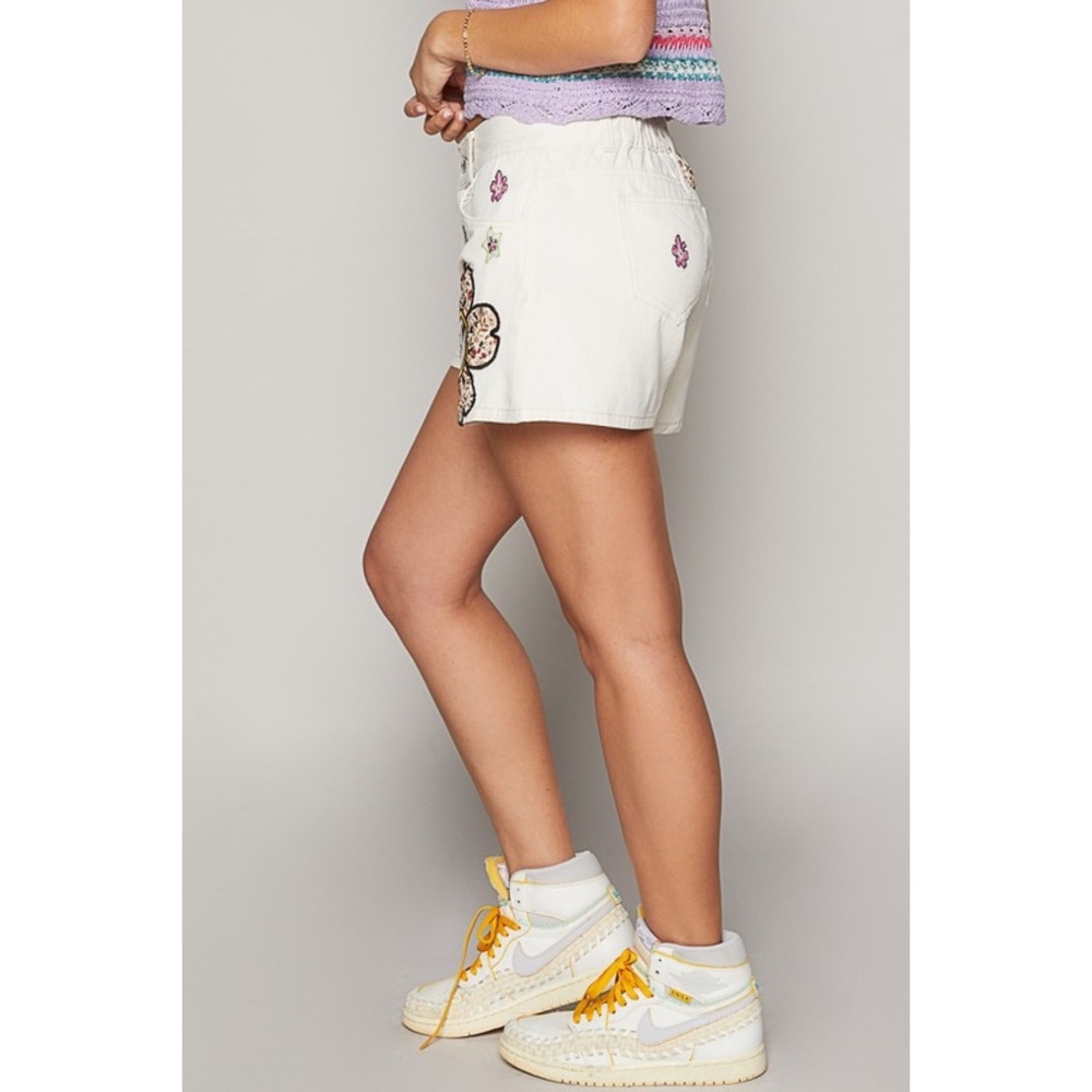 POL Creamy Beige Floral & Star Embroidered Mid Rise Denim Shorts - Picture 3 of 9